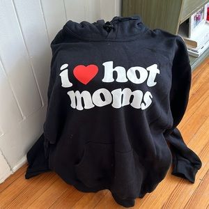 I ♥️ hot moms sweatshirt size M